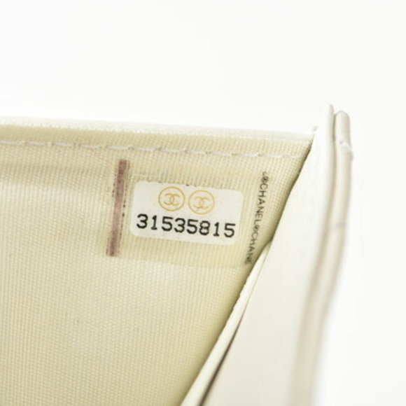 CHANEL Authentic White Caviar Leather Wallet - Picture 9 of 11